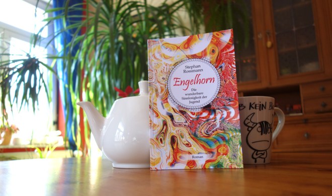 Lesestoff Engelhorn am Frühstückstisch